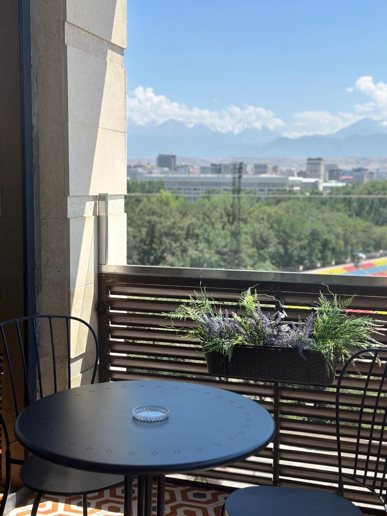 Logvinenko Apartment Biskek Kültér fotó